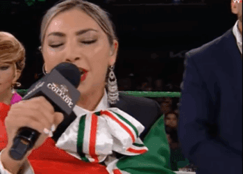 Deyra Barrera podría ser multada por equivocarse al cantar el Himno Nacional en evento deportivo