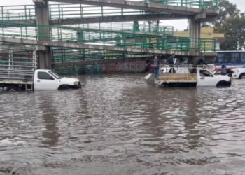 Inundaciones azotan zona oriente del Edomex: viviendas y calles bajo el agua