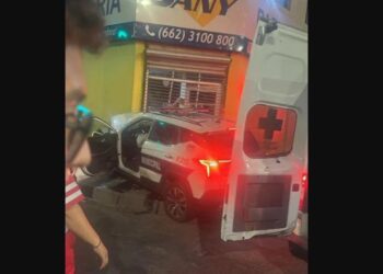 Sujeto en estado de ebriedad sustrae patrulla en Hermosillo y termina estrellado contra una papelería