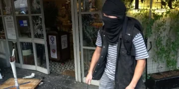 Gobierno capitalino condena actos vandálicos durante protesta contra la gentrificación