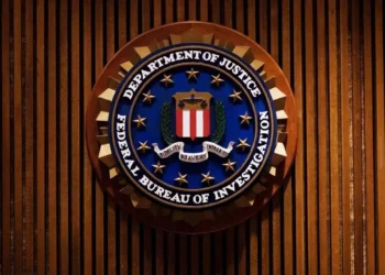 FBI investiga a exdirector por irregularidades