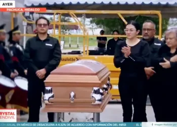 Despedida emotiva a agente asesinado en Pachuca
