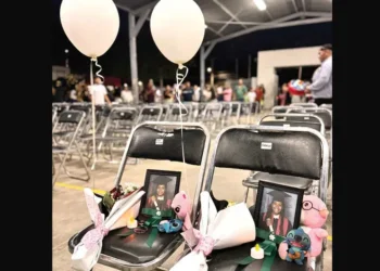 Homenaje escolar a gemelas asesinadas en Hermosillo