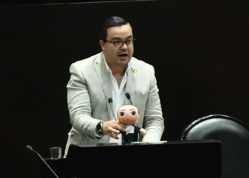 Ernesto Prieto ataca a gobernadora de Guanajuato