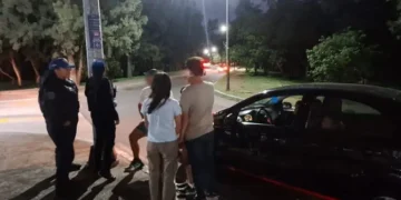 Hombre pierde de vista a tres menores en el Bosque de Chapultepec y pide ayuda a policías