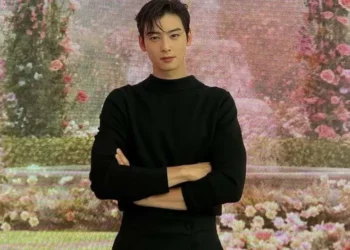 Cha Eun-woo sorprende con nuevo look antes de su servicio militar