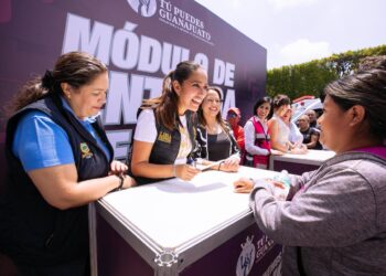 Entrega Libia Dennise apoyos y obras sociales a familias de Acámbaro y Jerécuaro