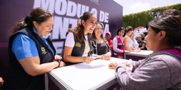 Entrega Libia Dennise apoyos y obras sociales a familias de Acámbaro y Jerécuaro