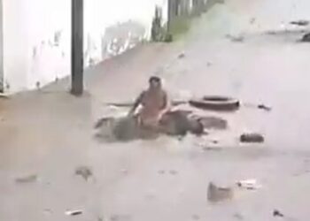 Persona en situación de calle, arrastrada por corriente