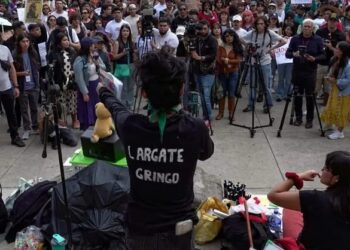 Vecinos de la Condesa protestan contra  Airbnb