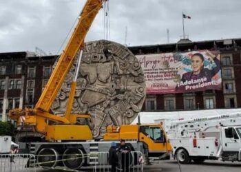 Figuras prehispánicas toman el Zócalo