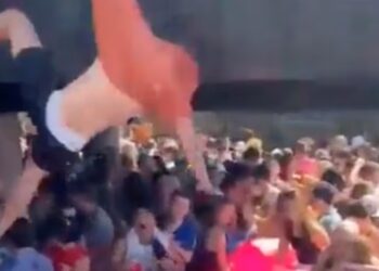 Joven se fractura la espalda al lanzarse a alberca