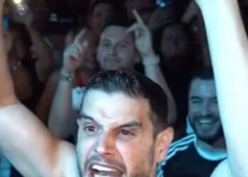 Golpean a Adrián Marcelo con botella en bar