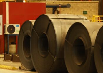 Apagones obligan a ArcelorMittal a detener producción clave en Michoacán