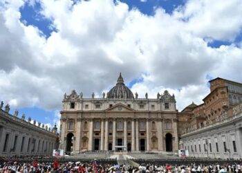 El Vaticano reporta ganancias récord pese a déficit estructural