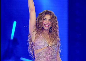 Shakira dona ganancias de show para inundaciones en Texas