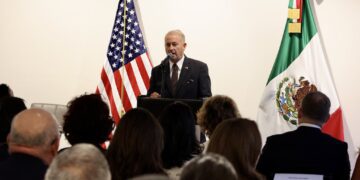 Embajador Ronald Johnson propone una colaboración cercana entre México y EU