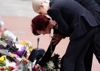 Ozzy Osbourne recibe emotiva despedida en Birmingham