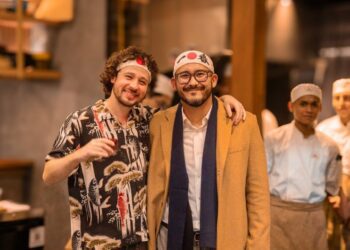 Critican a Luisito Comunica por sueldos en su restaurante Deigo Ramen