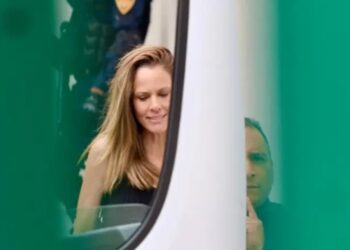 Audiencia de “Lady Racista” termina entre protestas y abucheos