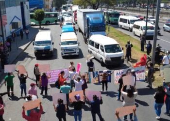 Locatarios protestan por competencia desleal en Iztapalapa