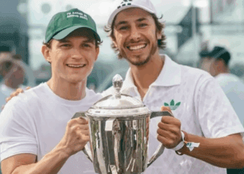 Juanpa Zurita y y Spider-Man ganan torneo de pádel juntos