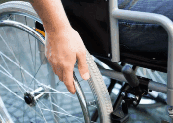 Niño de 8 años recupera la movilidad gracias a un fármaco genético experimental