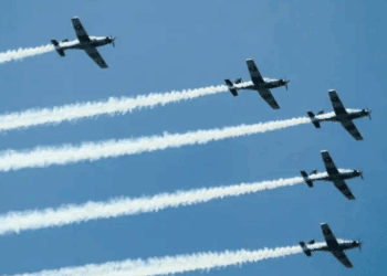 Exhibición aérea de Águilas Aztecas asombra a Guaymas
