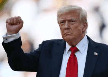 Pese a diagnóstico de insuficiencia venosa, Trump mantiene buena salud