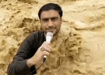 Reportero es arrastrado por inundaciones en Pakistán durante transmisión en vivo