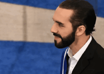 Bukele canjea presos del Tren de Aragua por rehenes y opositores