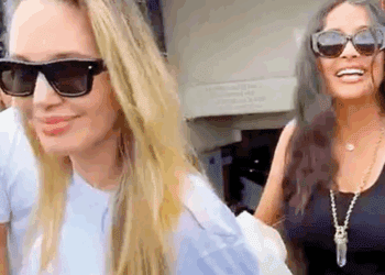 Salma Hayek presume Veracruz a Angelina Jolie con café y mar