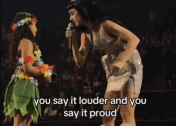 Katy Perry emociona a miles tras pedir a niña mexicana gritar con orgullo su origen