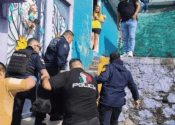Rescatan a dos hombres golpeados por presunto intento de asalto en Ecatepec