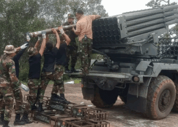 Tailandia evacúa a miles tras intensos choques con Camboya