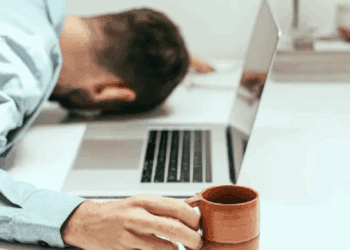 China abre clínicas para jóvenes que renuncian al trabajo por agotamiento mental