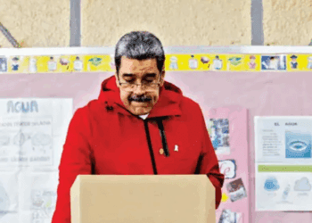 Chavismo barre en elecciones municipales de Venezuela ante la ausencia de la oposición