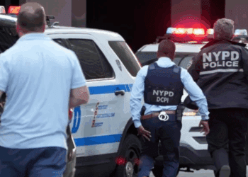 Tiroteo sacude el corazón de Manhattan: mueren un policía y el atacante