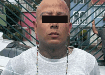 Conductor frustra asalto en Azcapotzalco y provoca caída de ladrón que termina con fractura