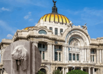 Las cabezas de perro que custodian Bellas Artes