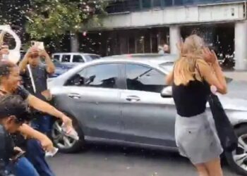 Agreden a “Lady Racista” tras salir de audiencia en CDMX