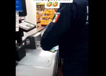 “Eso no se hace, oficial”: lo cachan robando en supermercado