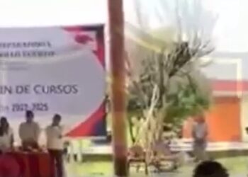 Alumna denuncia acoso en ceremonia de graduación