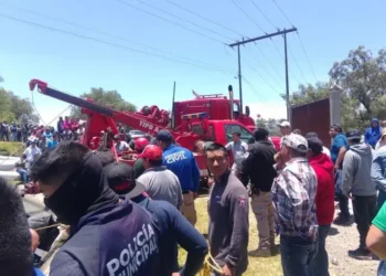 Abuelitos mueren y su nieto es arrastrado por canal