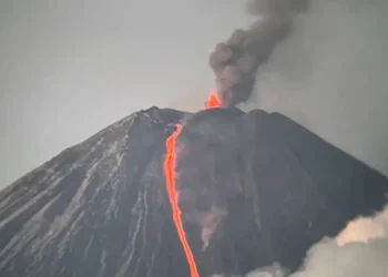 Siete volcanes entran en erupción en Rusia