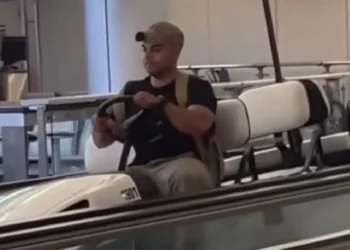 Borracho roba carrito de golf en aeropuerto de Buffalo