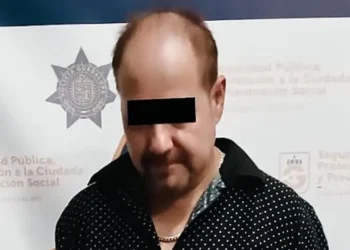 Hombre amenaza a su ex con un cuchillo para volver