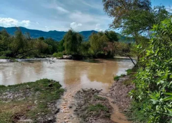 Localizan cuerpo arrastrado por río en Durango