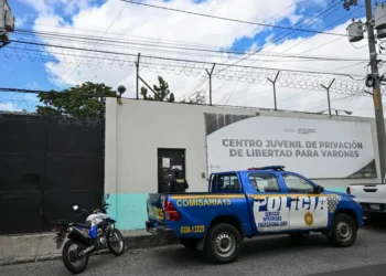 Motines en cárceles de Guatemala: pandilleros toman rehenes tras traslado de líderes