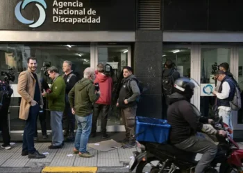 Allanan oficinas por presuntos sobornos vinculados a Karina Milei